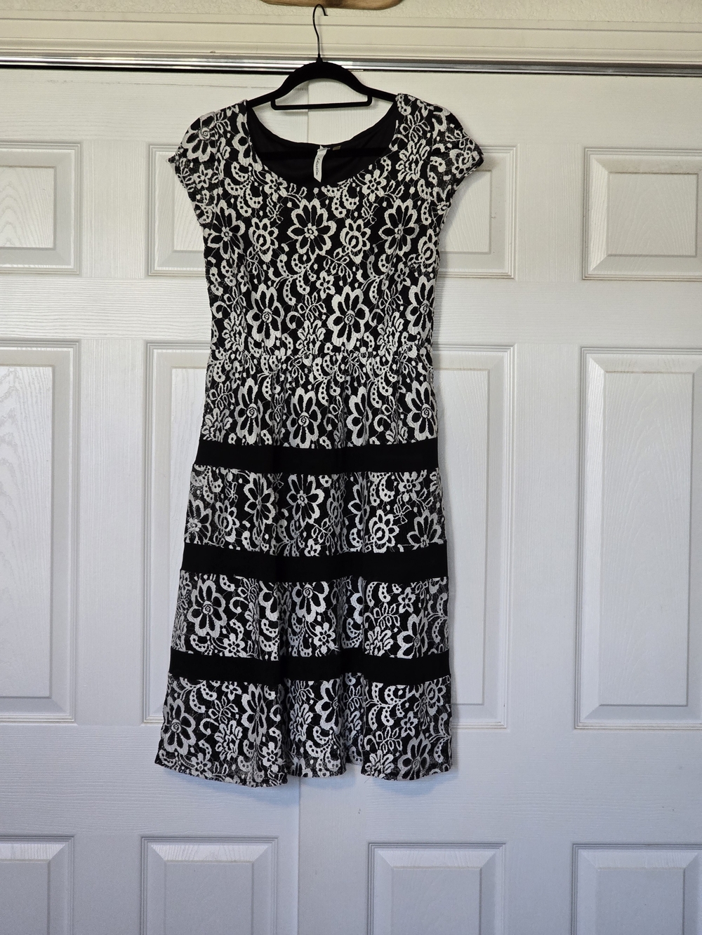 NY Collection Black & White Floral Lace Midi Dress with Band Accents